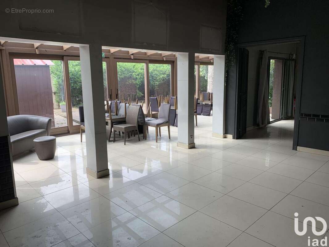 Commerce 870 m² à Marnes-La-Coquette  - photo 6