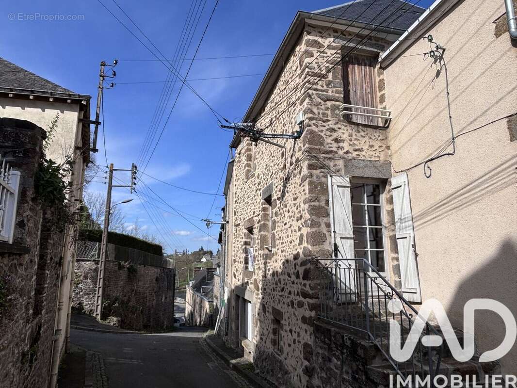 Photo 8 - Maison à AMBRIERES-LES-VALLEES