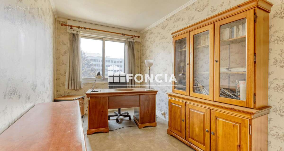 Rosny-sous-bois, appartement familial 5 pièces avec balcon filant, 2 box et 2 caves - photo 9