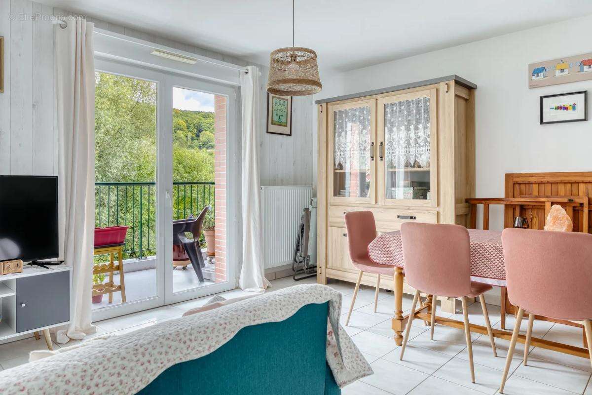 Appartement à LA RIVIERE-SAINT-SAUVEUR