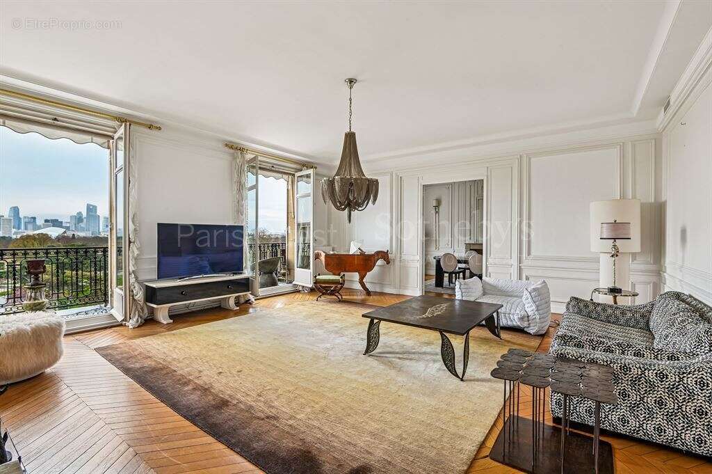 Appartement à PARIS-16E