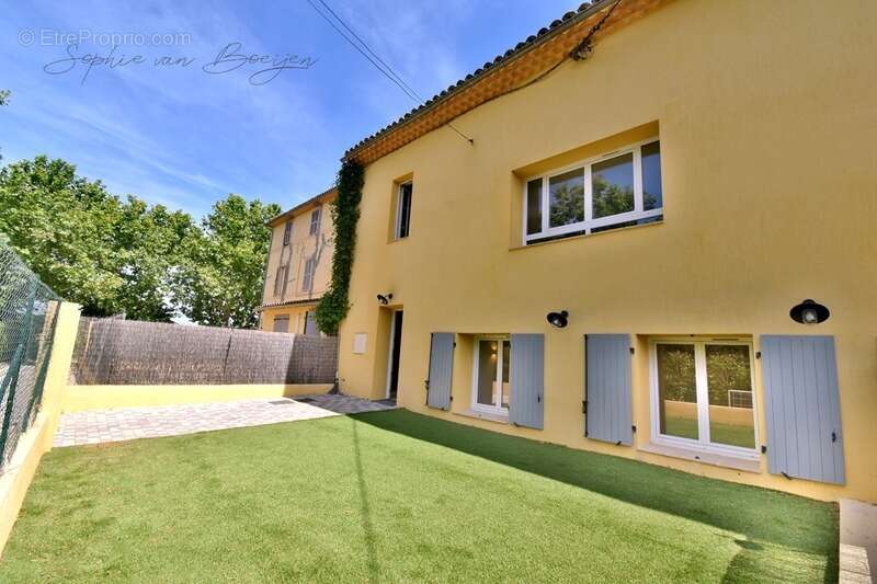 Appartement à vendre 5 pièces AIX EN PROVENCE (13) - 118 m², 3 chambres, un jardin privatif, dans parc de 5 000 m² - photo 2
