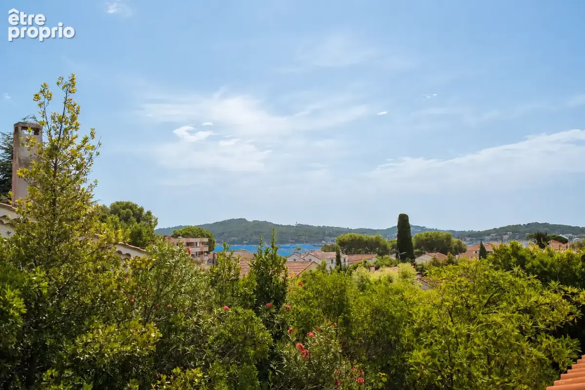 Maison individuelle T5/T6 sur sous-sol avec jardin, terrasses, et piscine - photo 2
