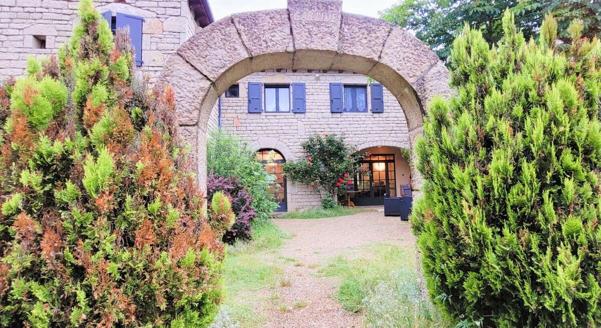 Maison à MAS-SAINT-CHELY