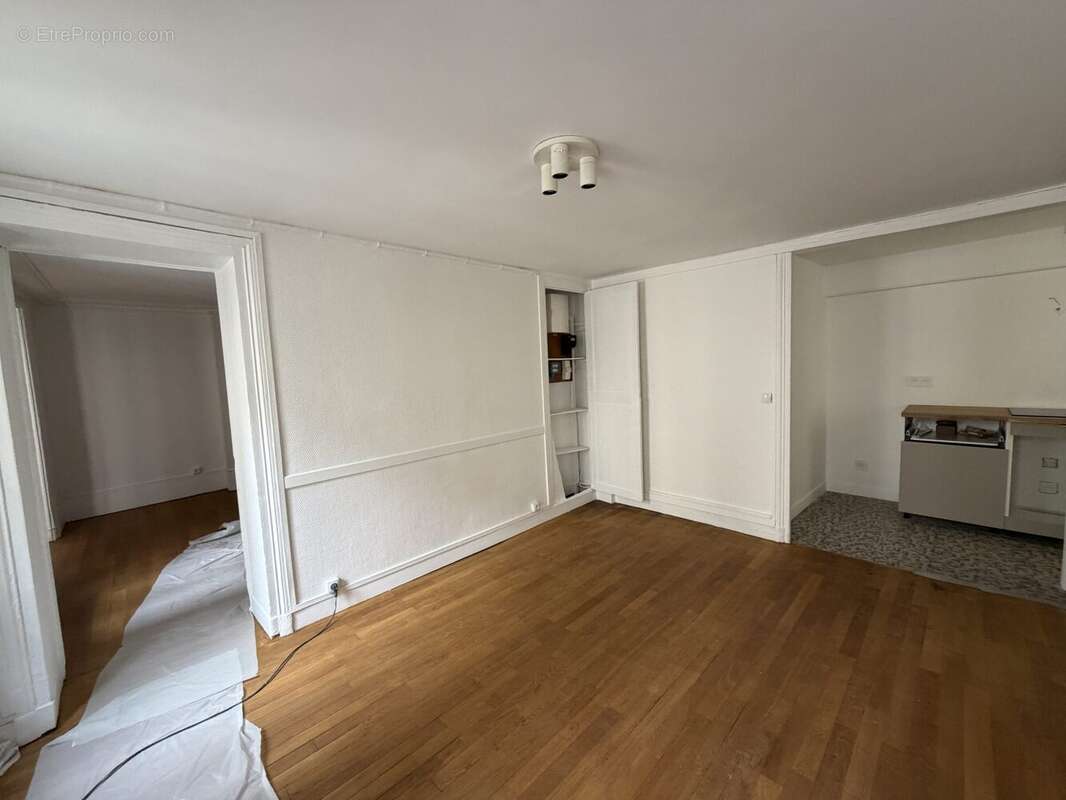 Appartement à PARIS-3E