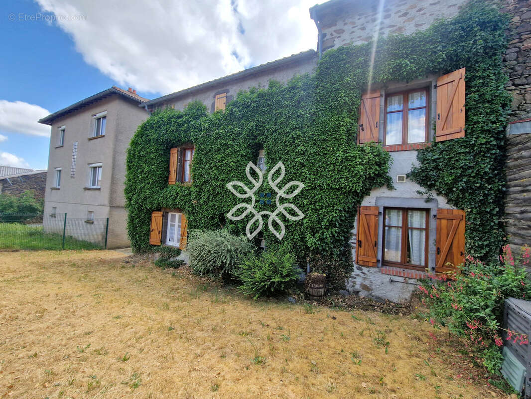 Maison à MASSIAC