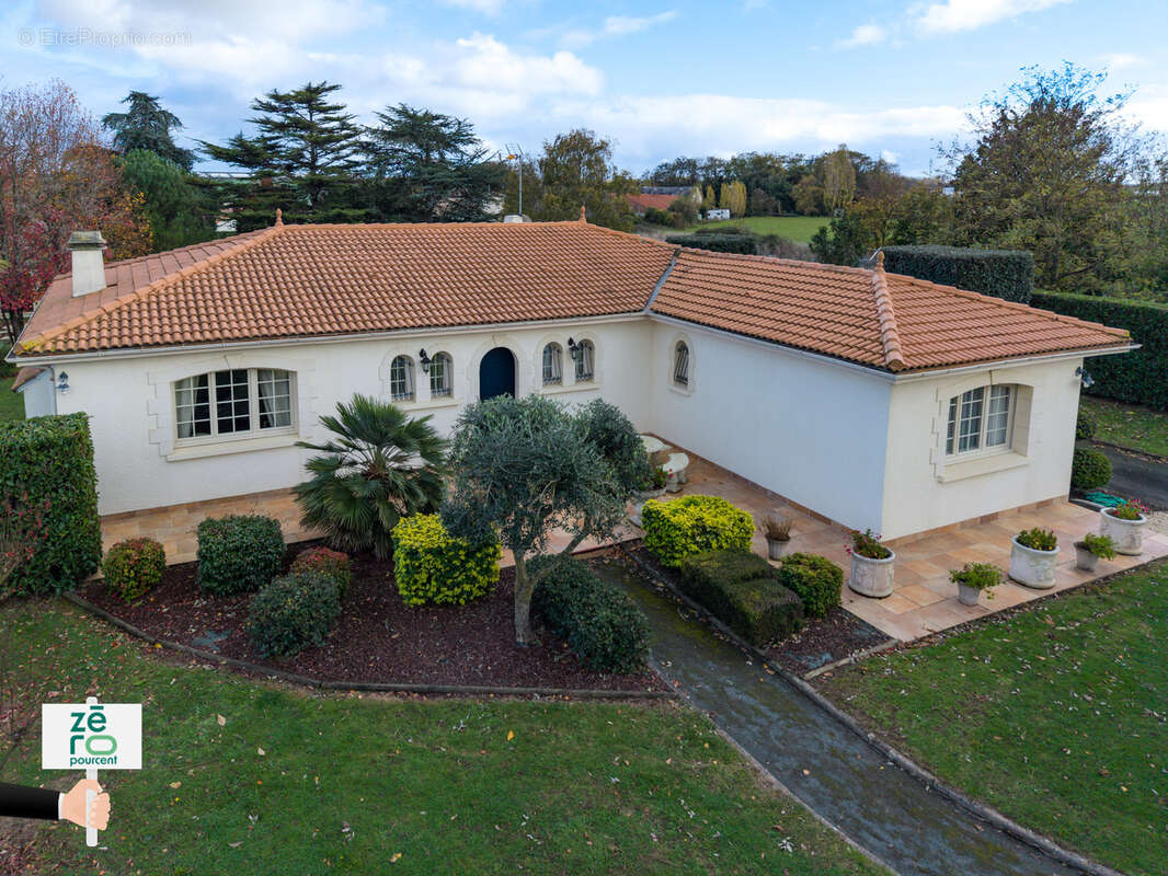 Maison à LES MAGNILS-REIGNIERS