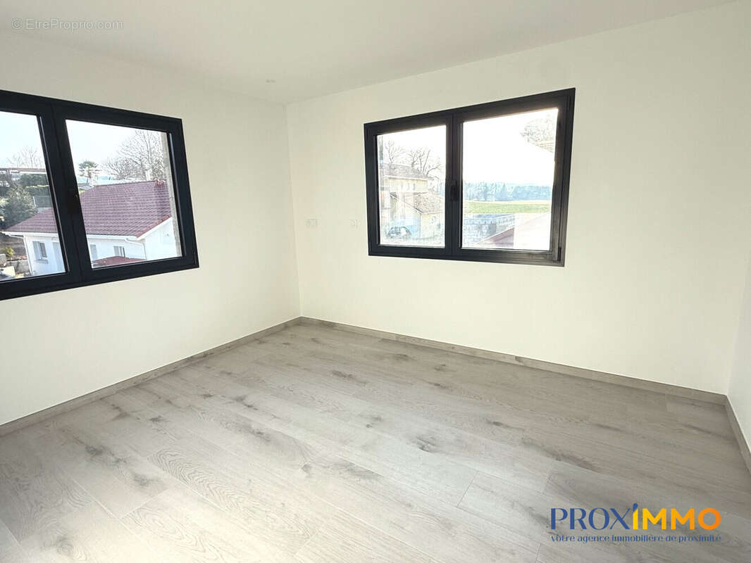 Maison 117 m² à Voiron  - photo 4