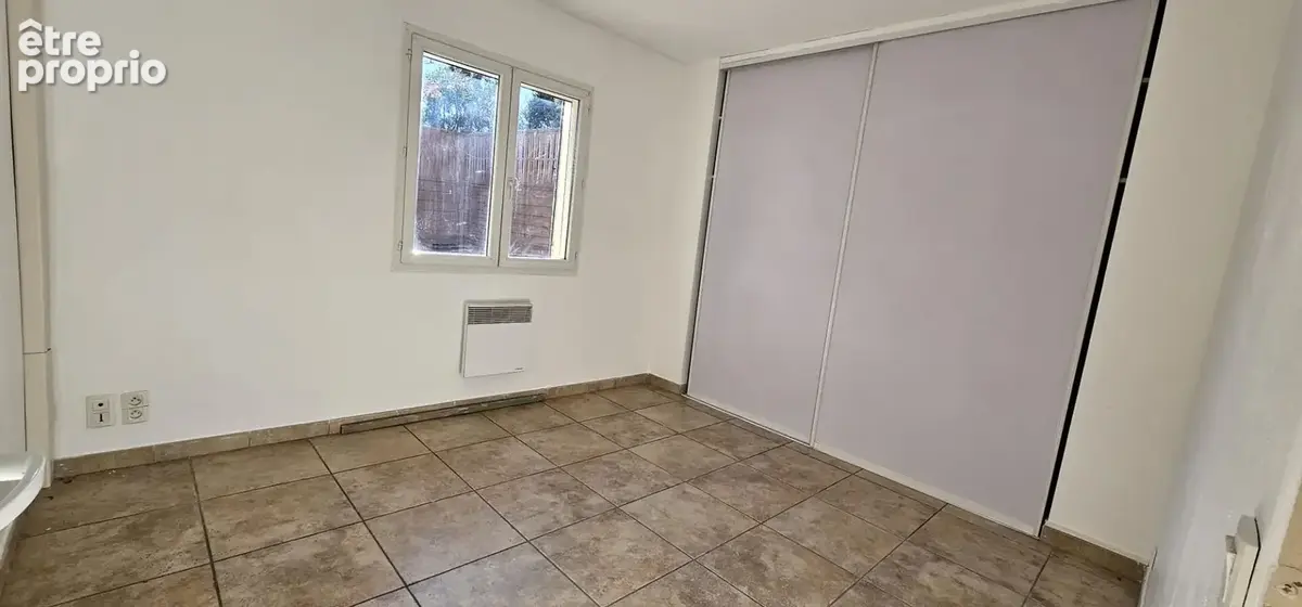 Le Luc - Maison 150 m² avec 2 espaces de vie, 4 chambres, terrasses et garage - photo 8