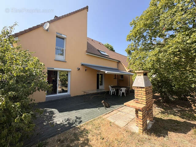A vendre maison Guécélard - 4 chambres - double garage - belle parcelle - photo 16
