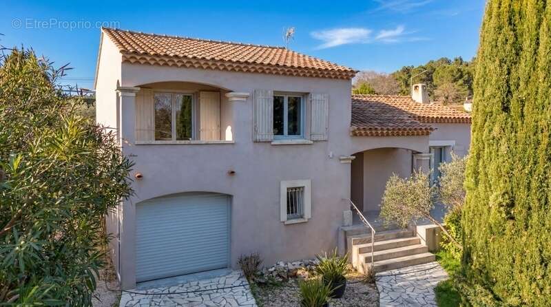 Maussane-les-Alpilles – Élégante maison rénovée, à deux pas du village - photo 4
