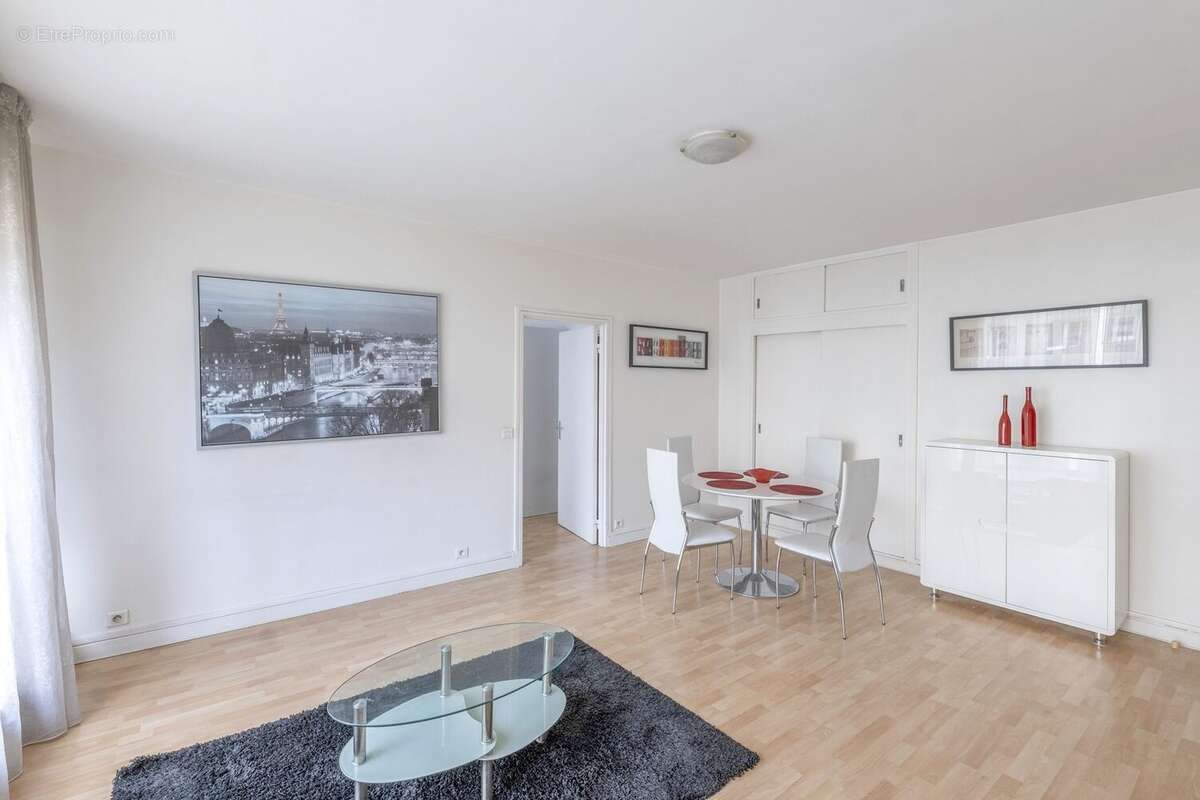 Appartement à PARIS-15E