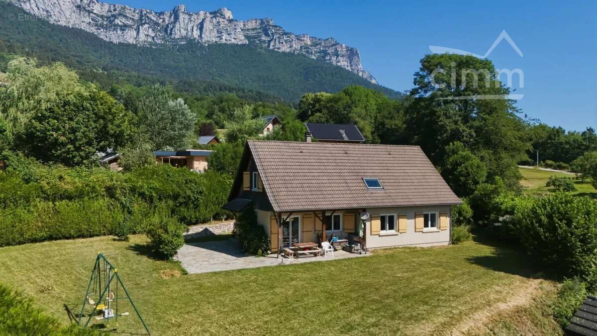 Maison à LA TERRASSE