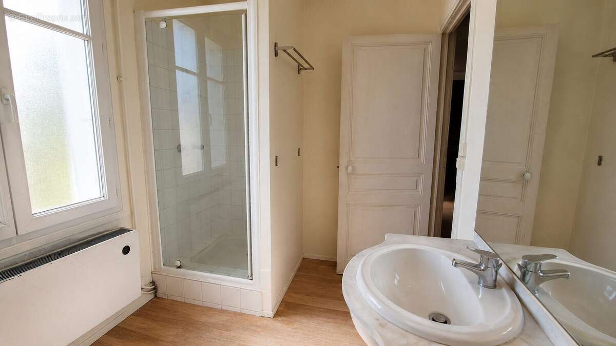 Appartement 265 m² à Tours  - photo 5