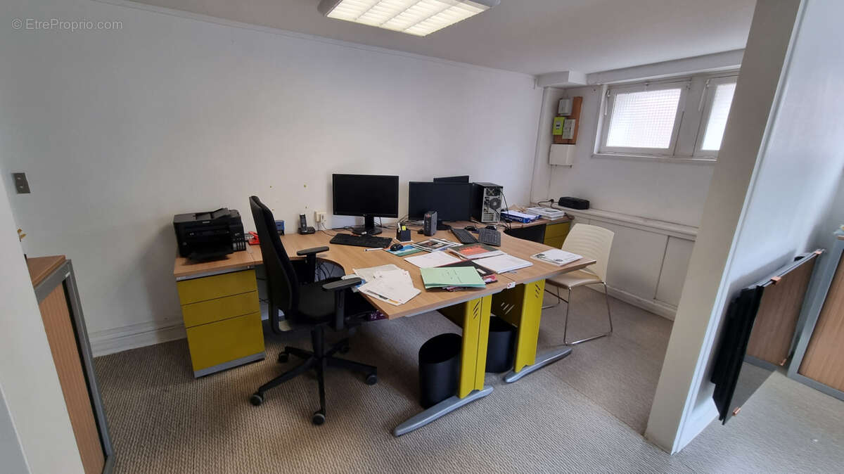 réf 3972 - Immeuble bien situé à usage d'habitation et professionnel avec garages - photo 4