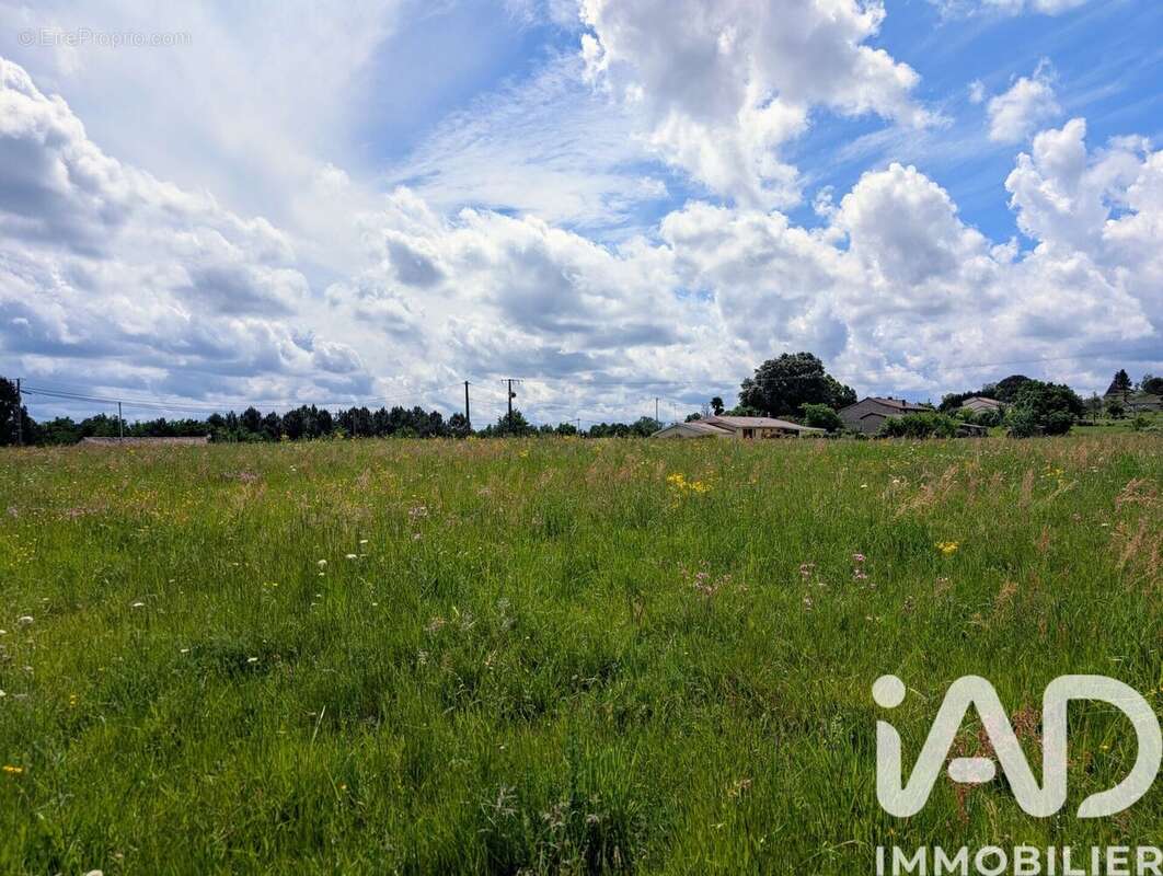 Terrain 2576 m² à Saint-Remy  - photo 2