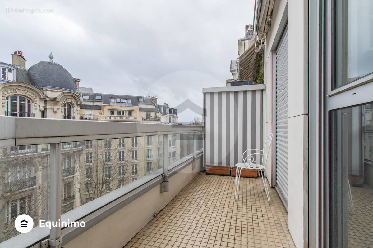 Appartement à PARIS-16E