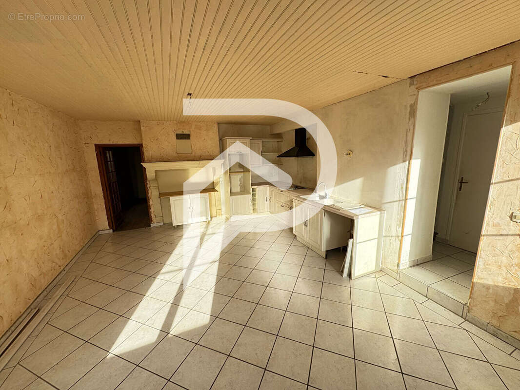 Maison à FAVEROLLES