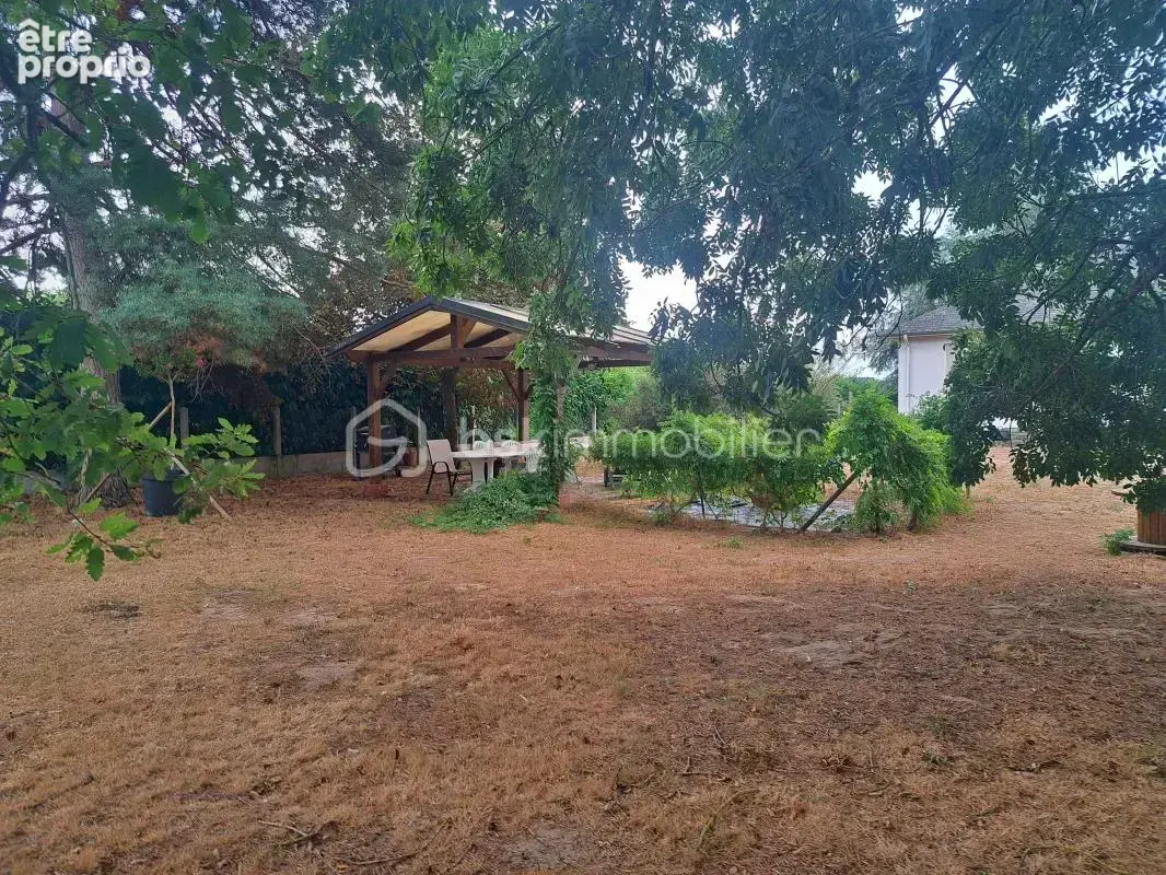 Maison familiale avec sous-sol complet et grand terrain à Truyes - photo 5
