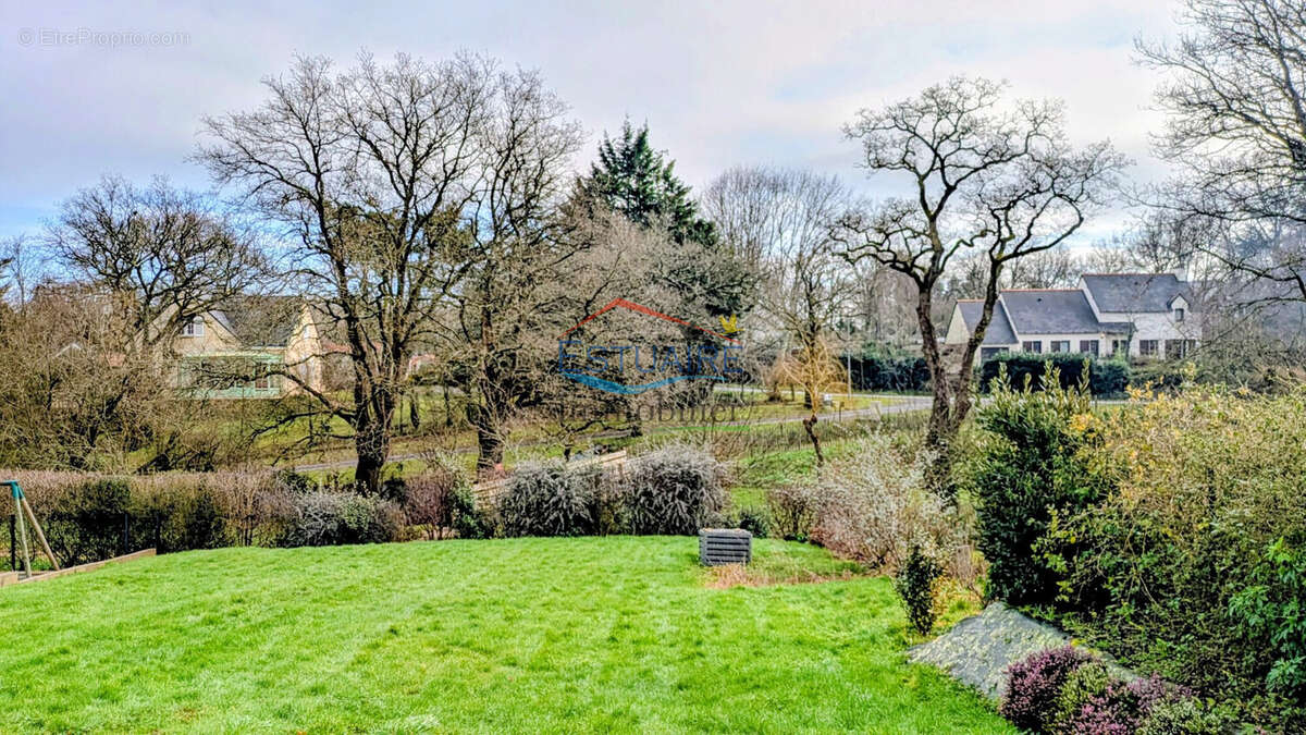 Maison à SAINT-ETIENNE-DE-MONTLUC