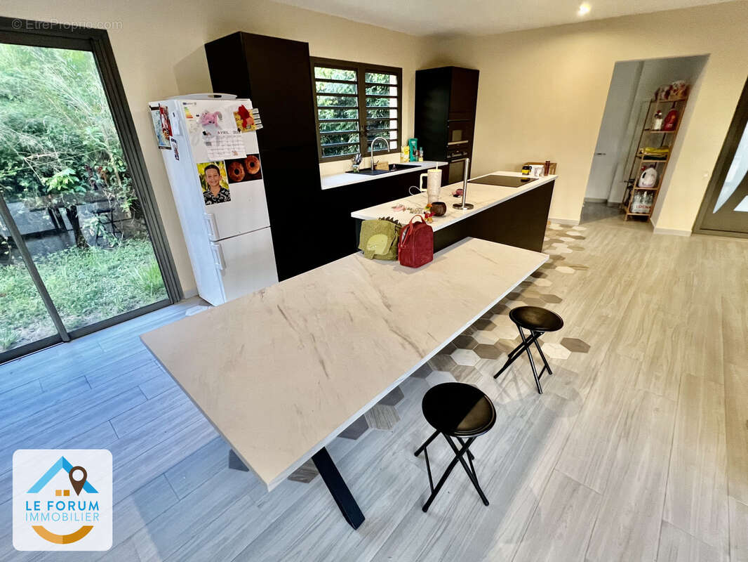 Saint pierre 97410 - villa moderne - en exclusivité - très beaux volumes - vaste terrain - quartier agréable - photo 2