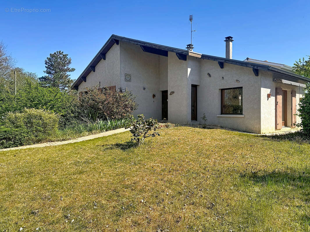 Maison à SAINT-ROMAIN-DE-JALIONAS