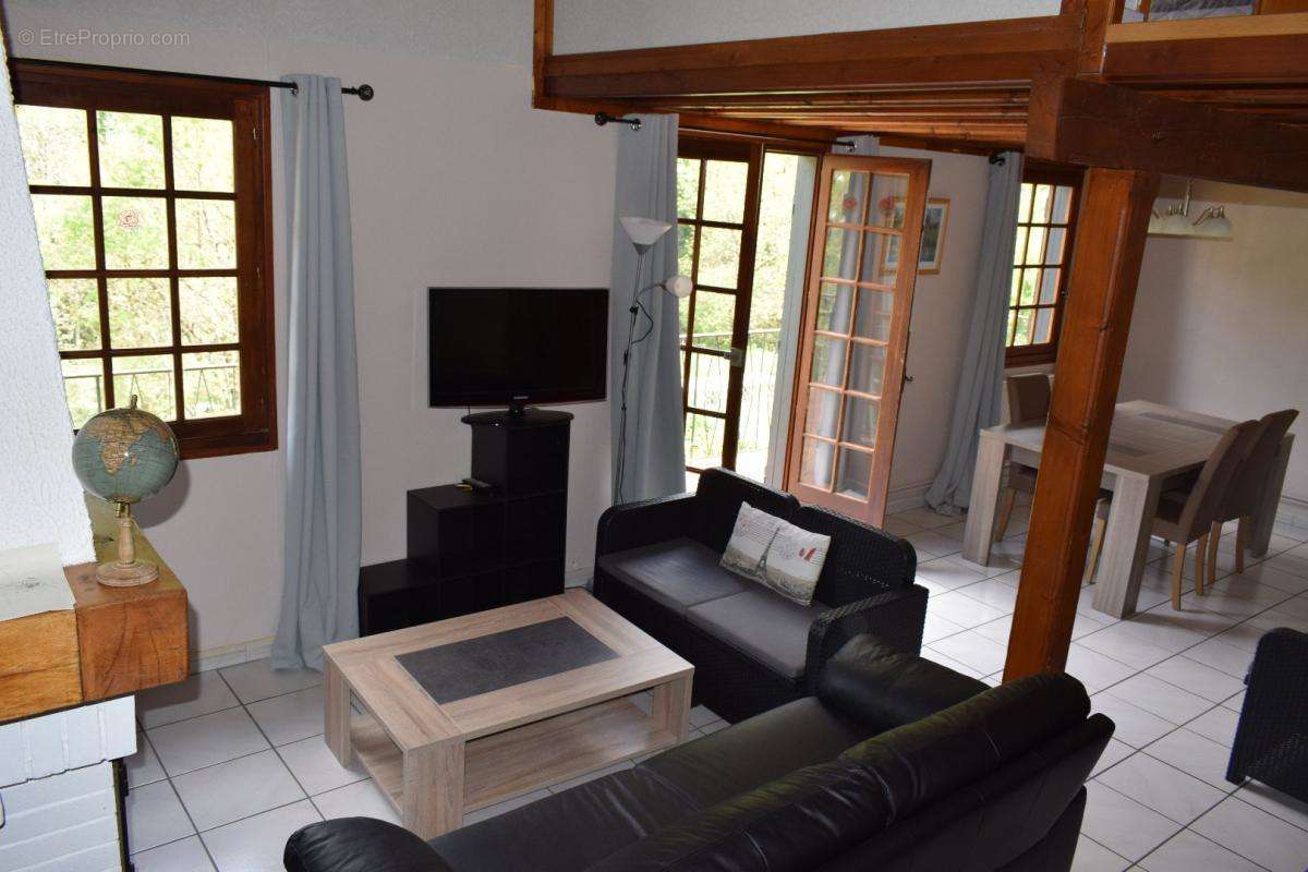 Maison à SAINTE-COLOMBE-SUR-GUETTE