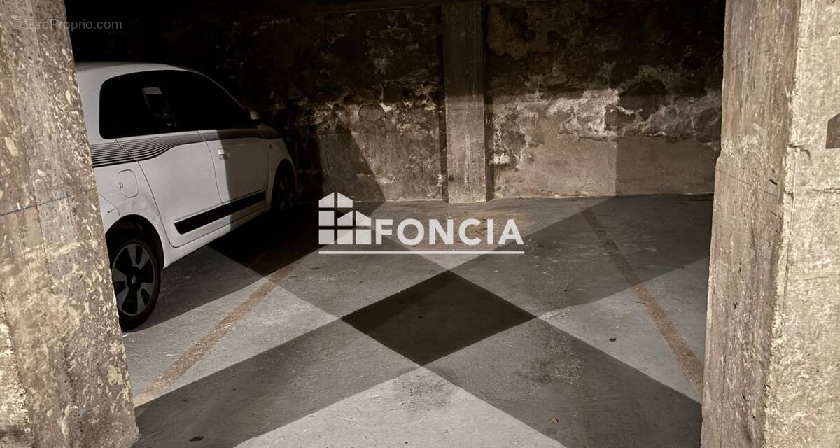 Parking à PARIS-15E