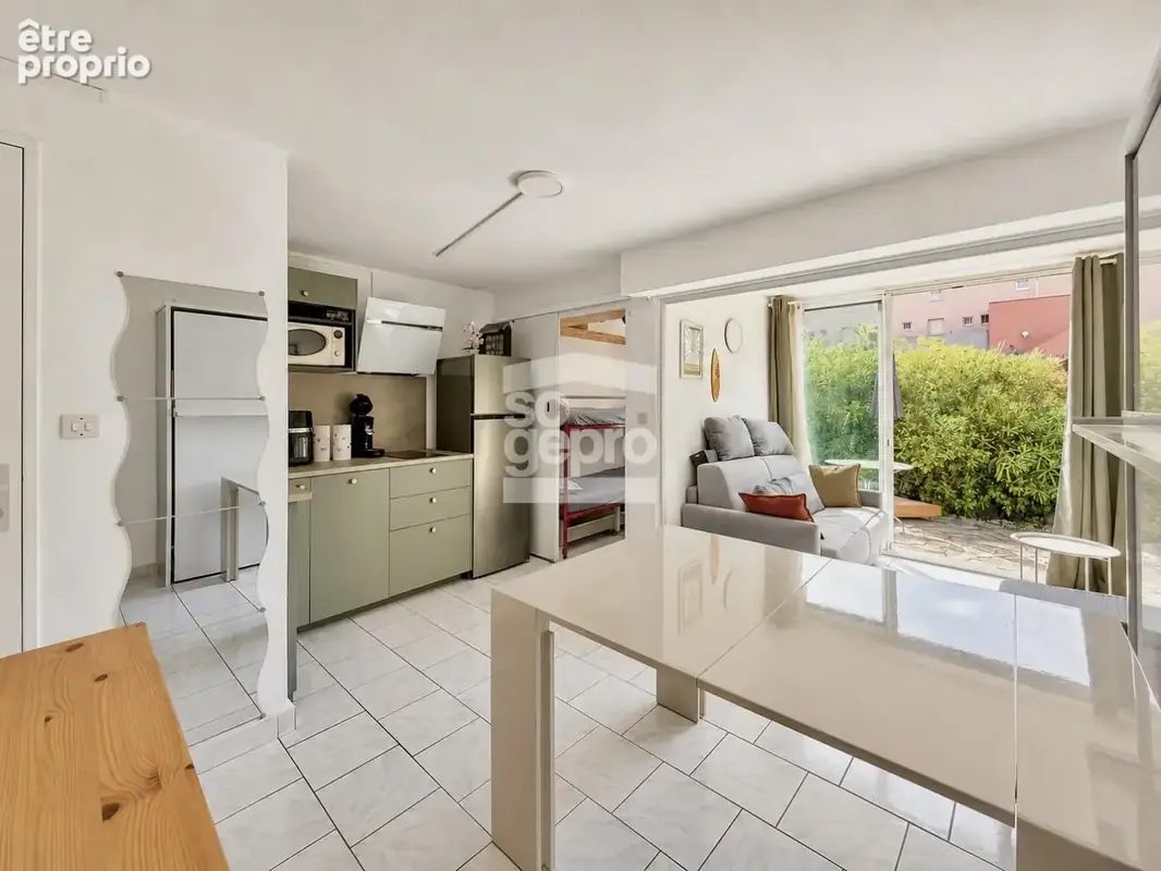Réf : 2318 - Studio Cabine avec jardin terrasse parking et cellier Mont Saint-Martin Cap d'Agde ! - photo 4