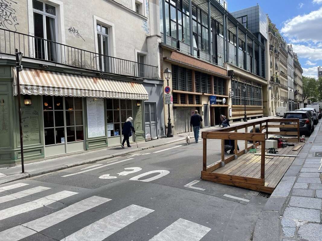 Autre à PARIS-4E
