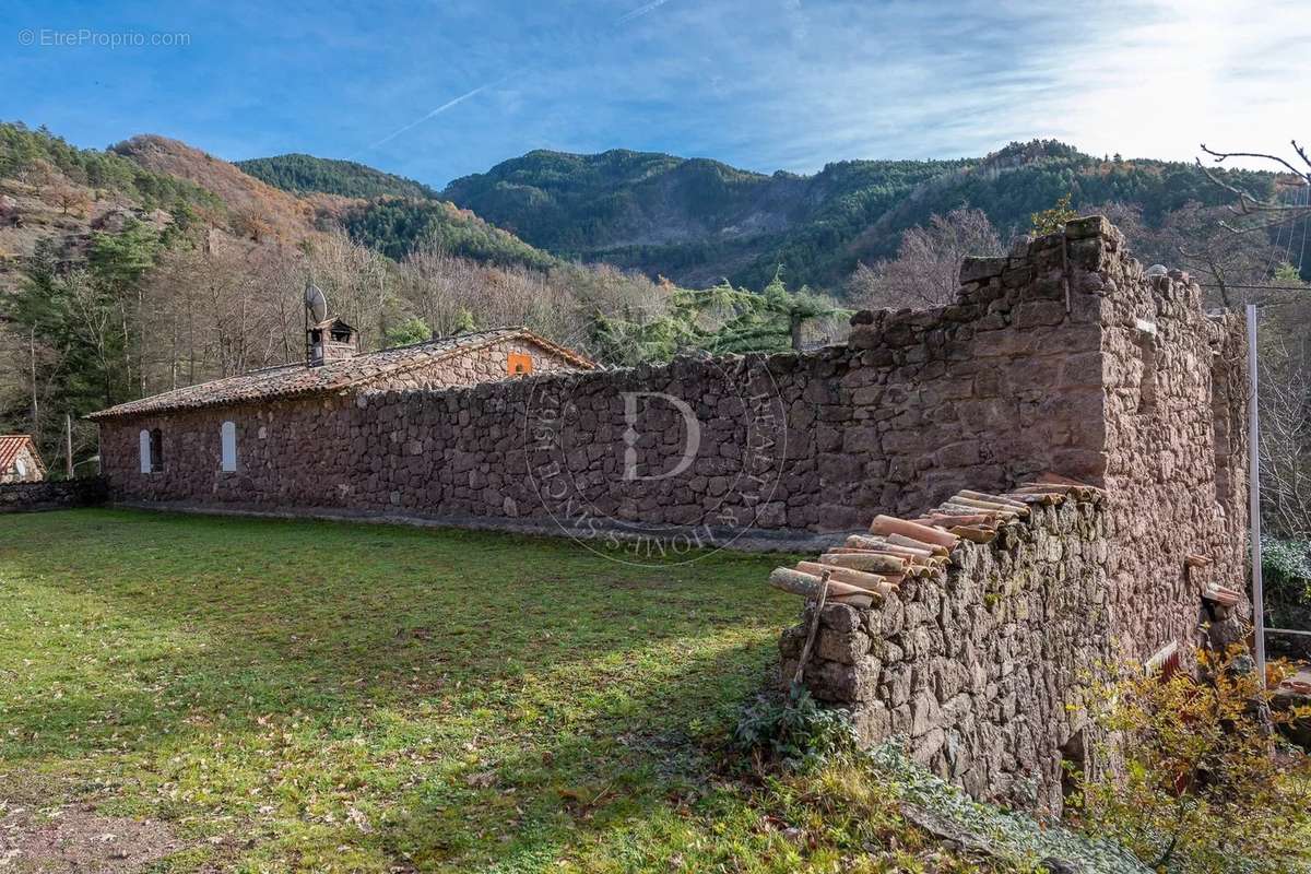 Maison à PUGET-THENIERS