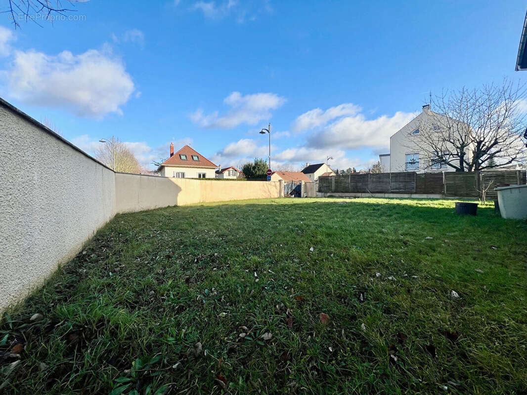 Terrain à BRIE-COMTE-ROBERT