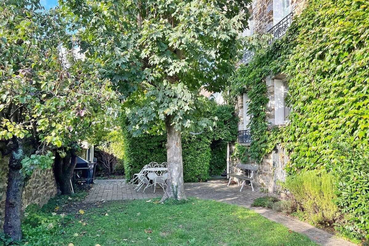 Maison à CHENNEVIERES-SUR-MARNE