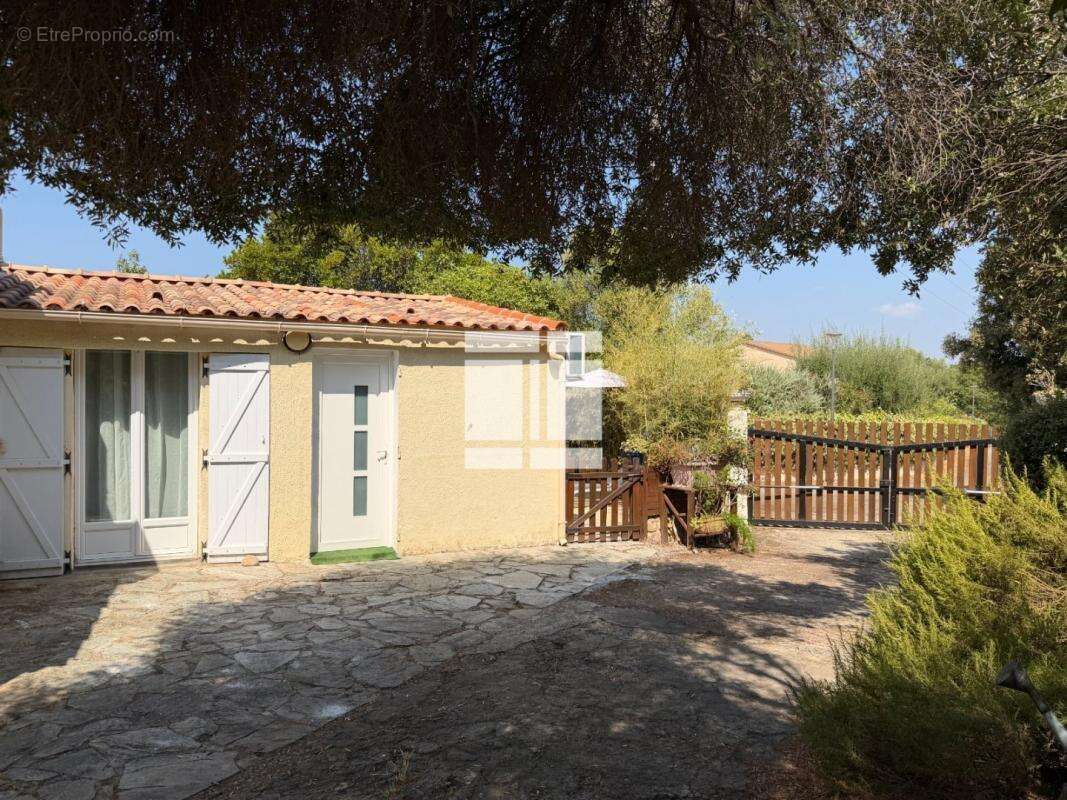 Villa de plain-pied - piscine - T2 indépendant - photo 10