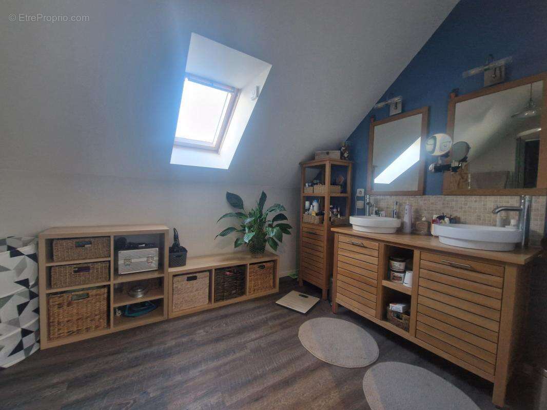 Maison à NUILLE-LE-JALAIS