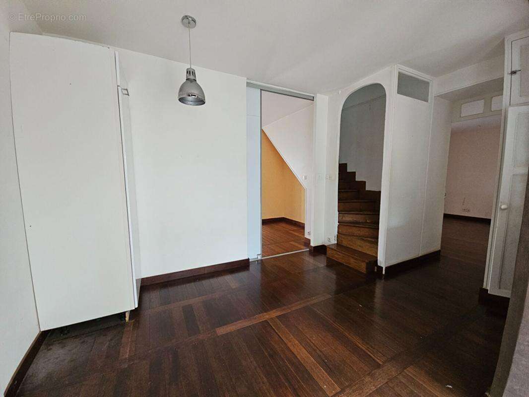 Quartier de la Mairie. Maison 97m² sur une parcelle de 333m² - photo 5