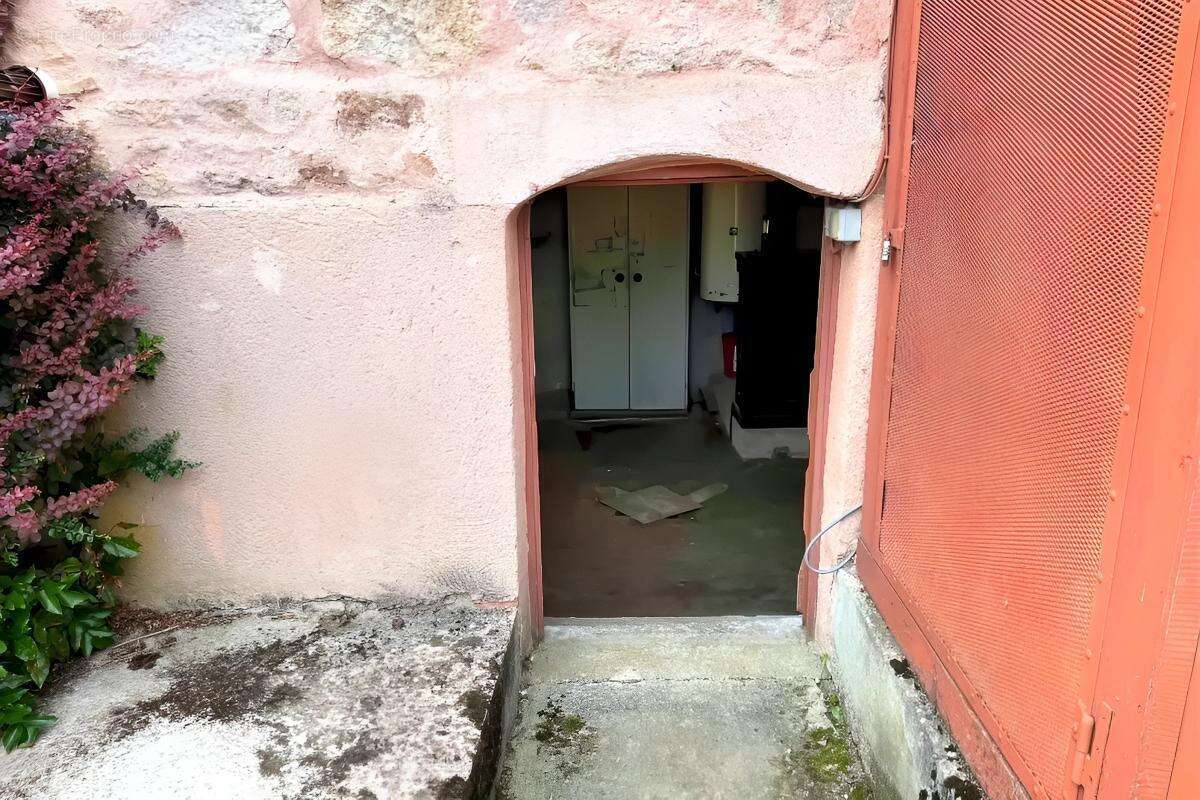 Maison à COURS-LA-VILLE