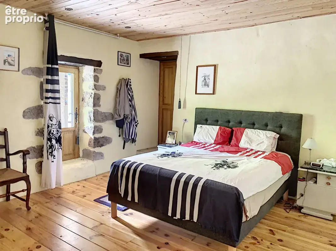 Une bastide du 16ème siècle rénovée de 260 m2 hab., aménagée en 2 logements et annexes, cour intérieure, pisci - photo 17