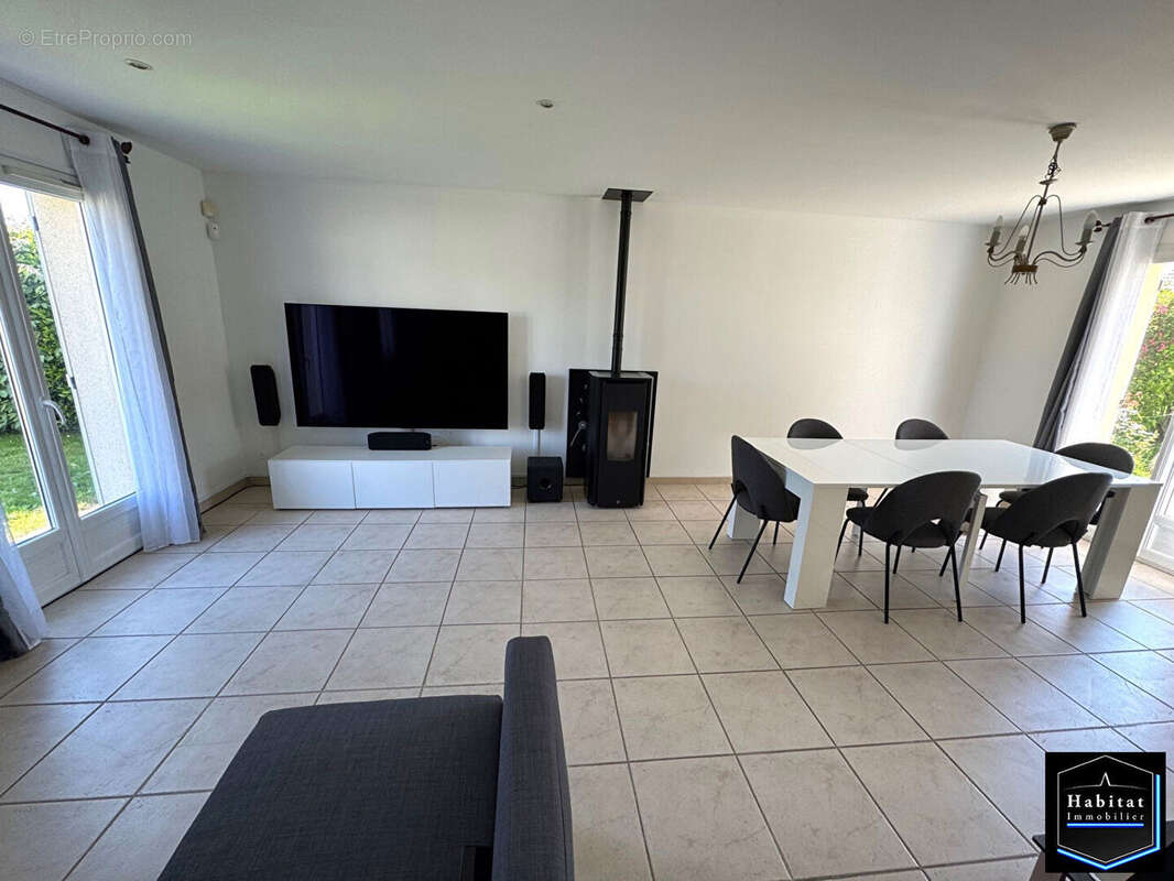 Maison à PEROY-LES-GOMBRIES