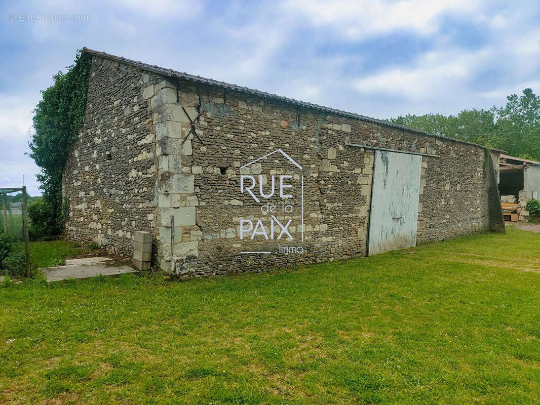 Maison à LENCLOITRE