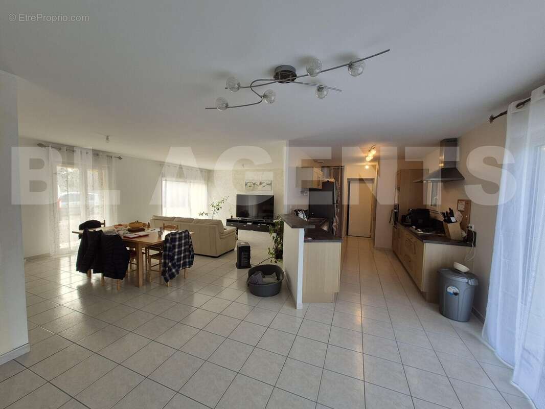 Salon-1 - Maison à LABASTIDE-DU-TEMPLE