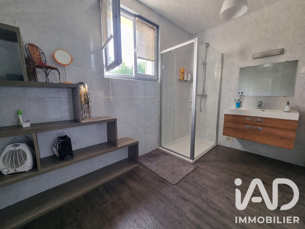 Maison 187 m² à Gennes  - photo 7