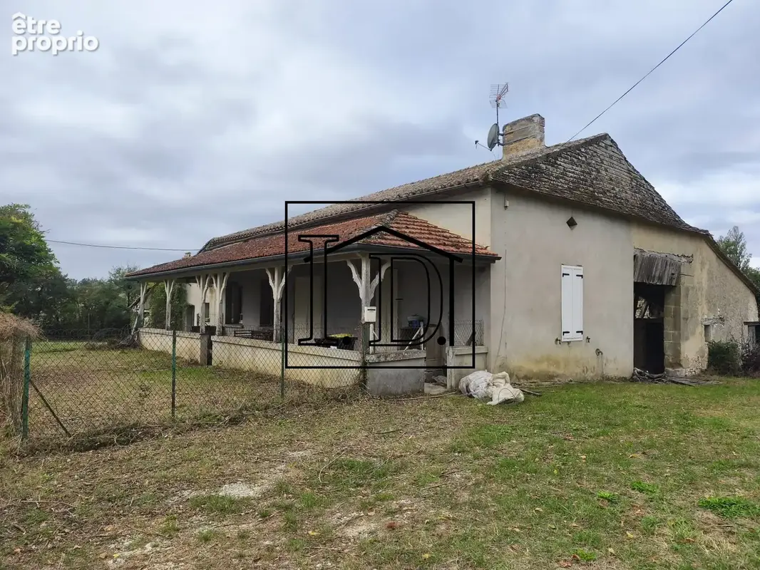 Vue de côté façade AVANT