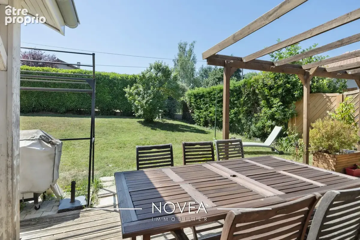 Maison 183 m² à Miserieux  - photo 2