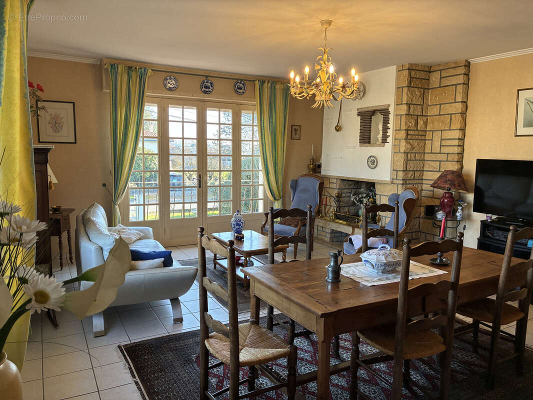 Maison à SAINT-MAGNE-DE-CASTILLON