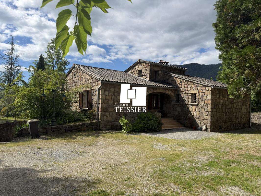 Maison à LES SALELLES