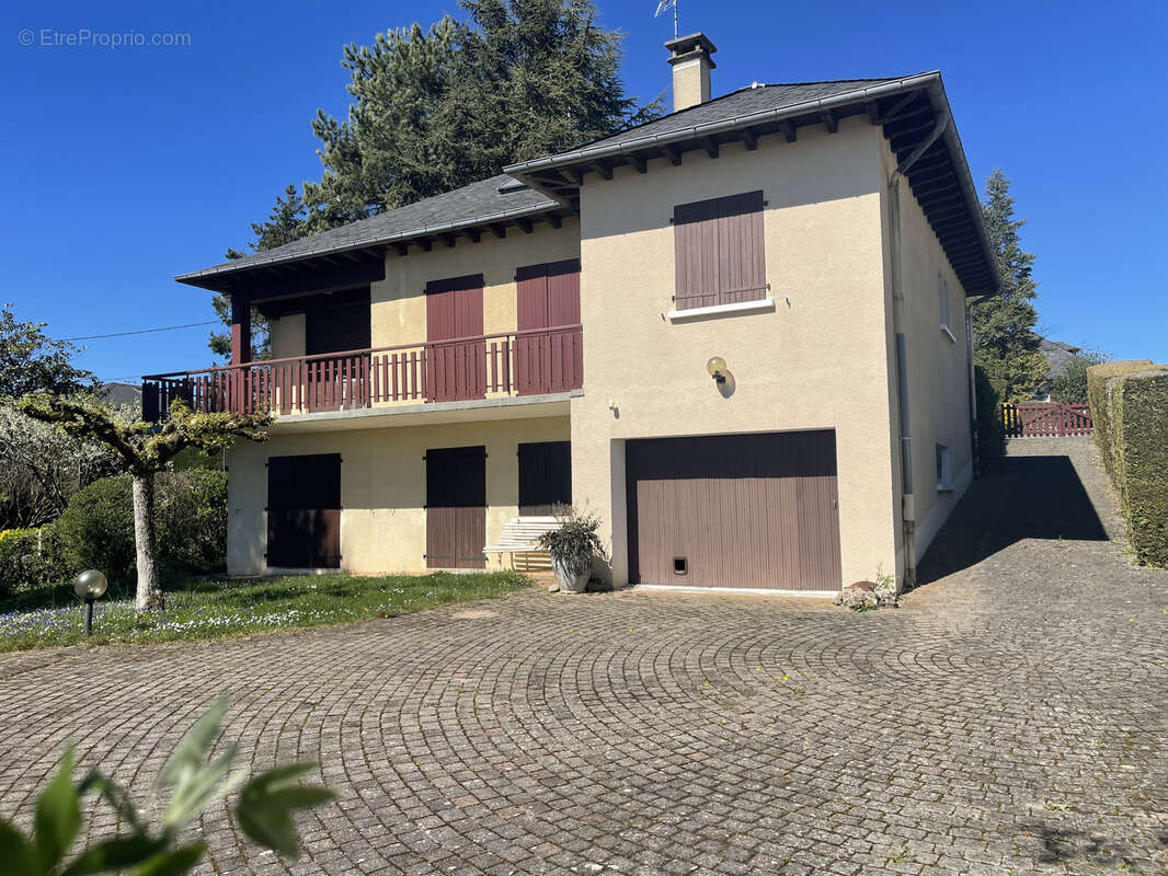 Maison à ONET-LE-CHATEAU