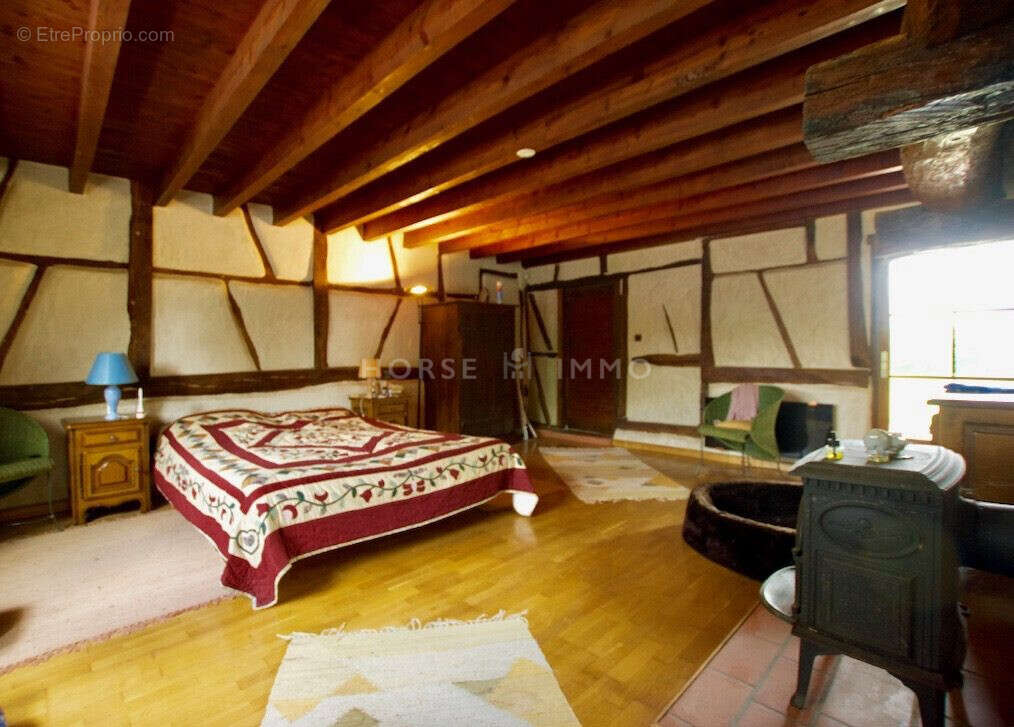 Maison à SAINT-TRIVIER-DE-COURTES