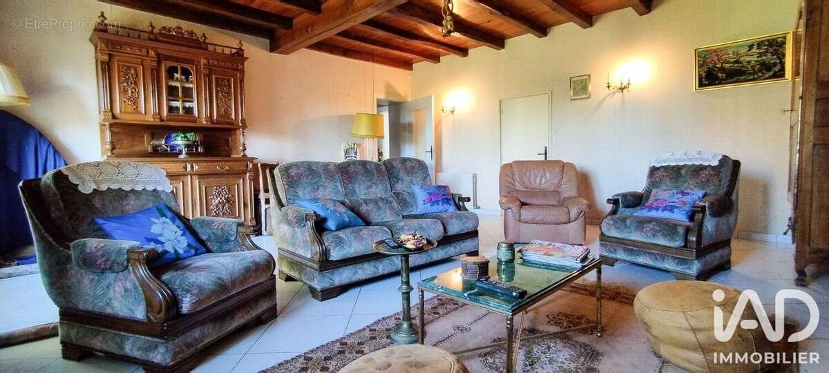 Maison 163 m² à Saint-Georges-De-Longuepierre  - photo 6