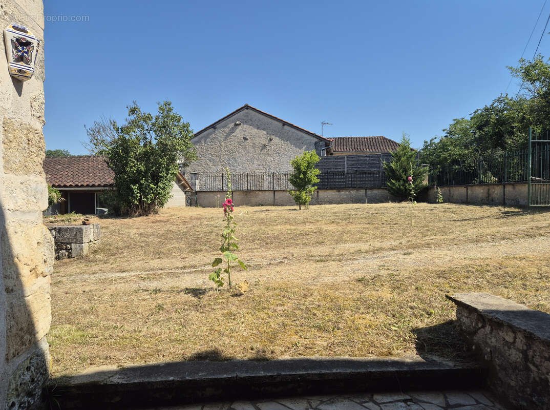 Maison à BOURDEILLES